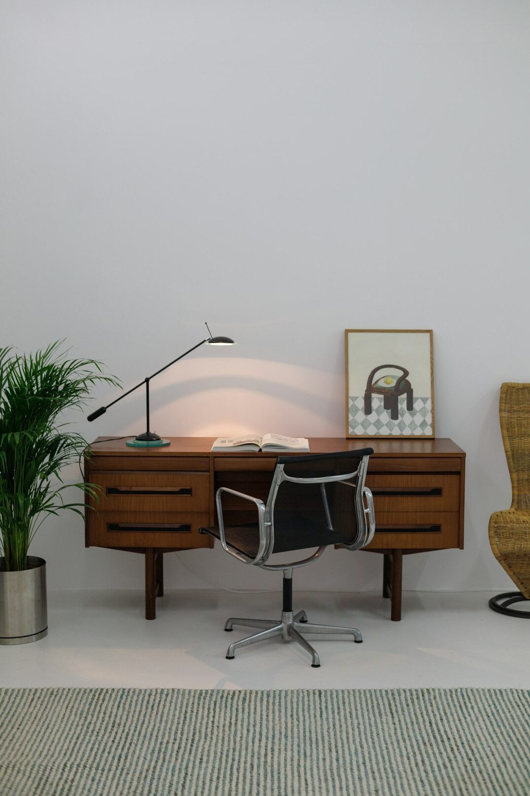 truth desk office