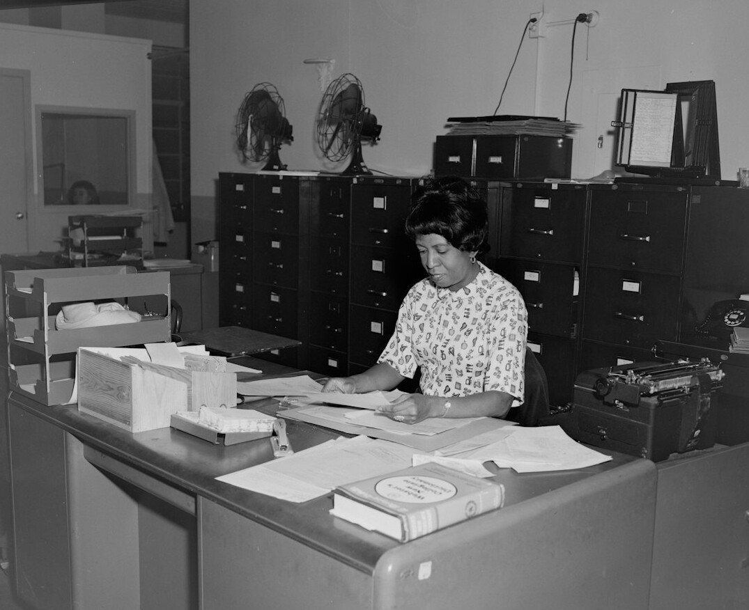 investigative journalist desk